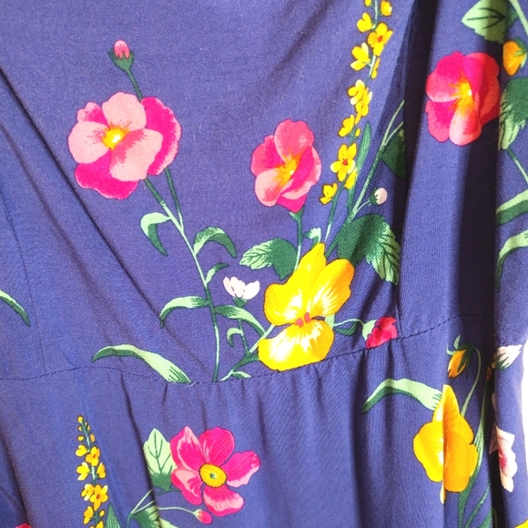 Old Navy Pretty Floral Sleeveless Dress - Picture 5 of 8